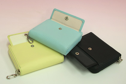 画像：ユニバーサル財布